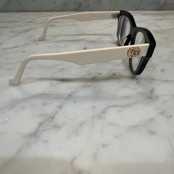 Gucci Black Glasses with Purple Case - Picture 5 of 8